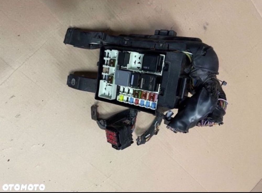 Skrzynka bezpieczników Jaguar f-pace x761