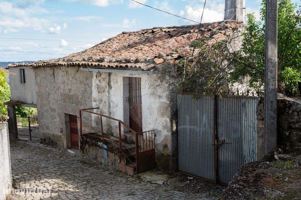 Moradia T3 para restauro em Mourão, Vila Flor! - Grande imagem: 2/29