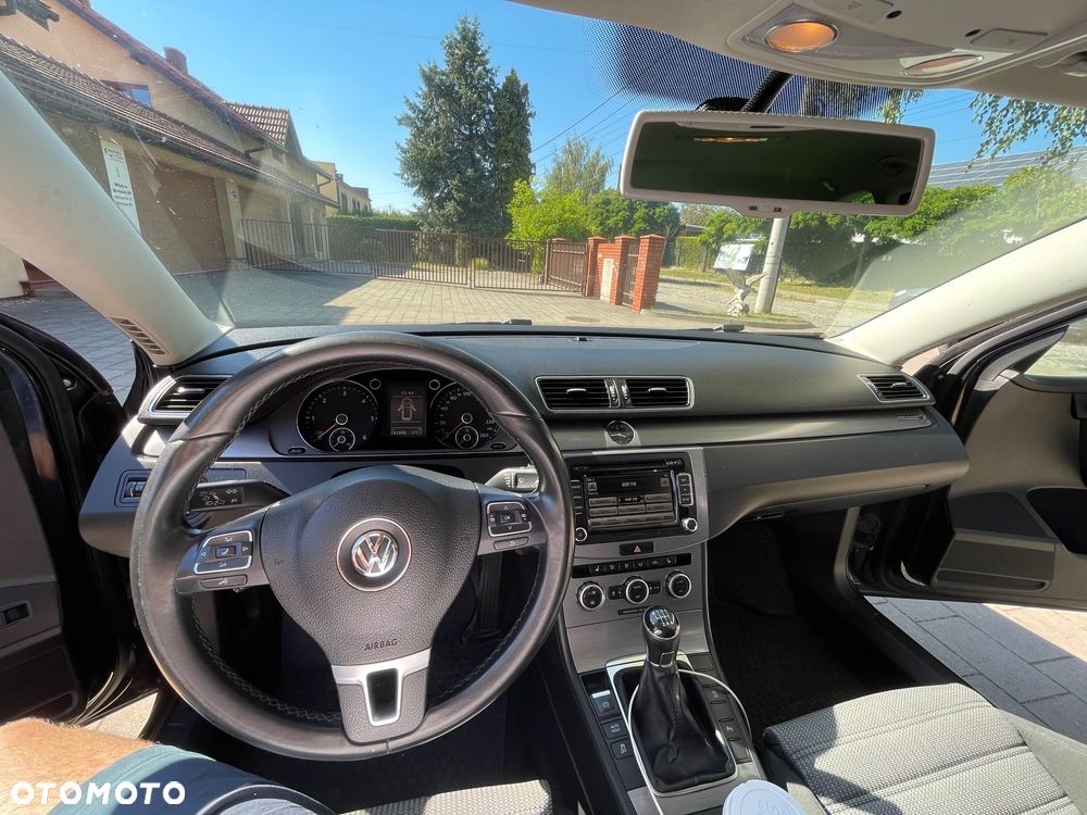 Volkswagen Passat 1.6 TDI Comfortline - 12