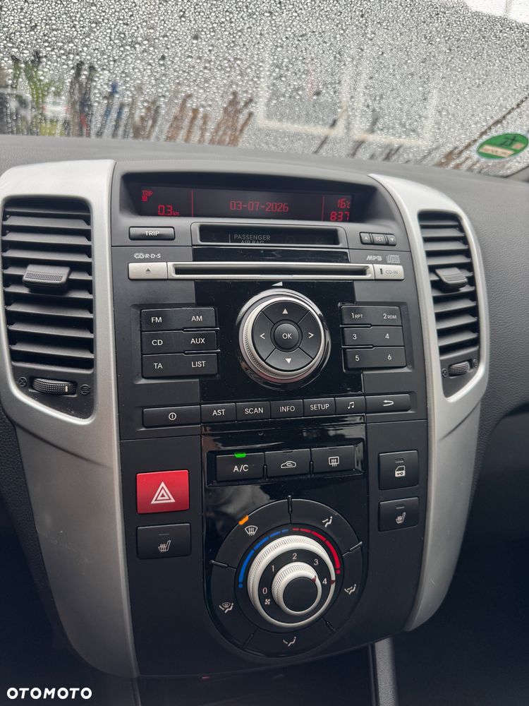 Kia Venga - 10