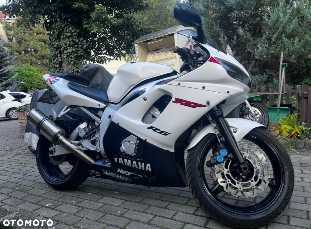 Yamaha R6 - 1