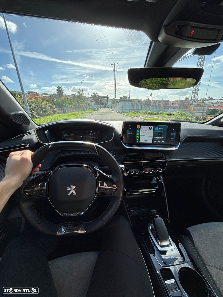 Peugeot e-208 GT - 17
