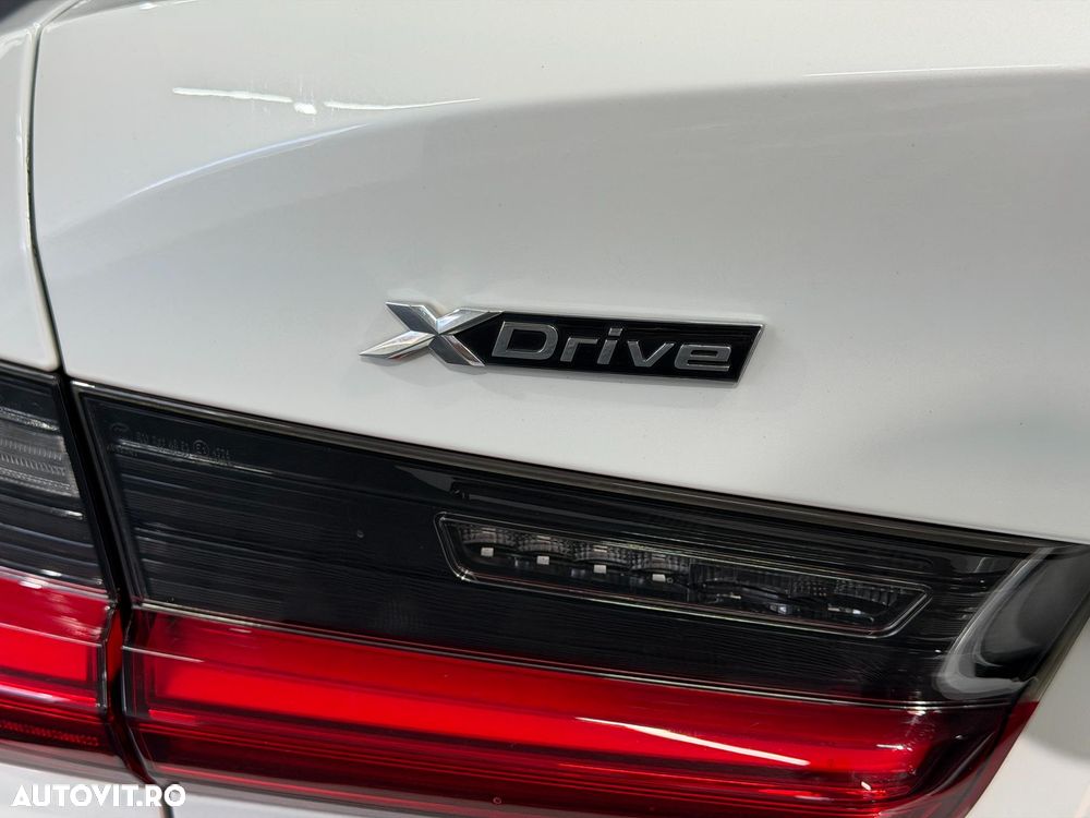 BMW Seria 3 330e xDrive AT PHEV - 37