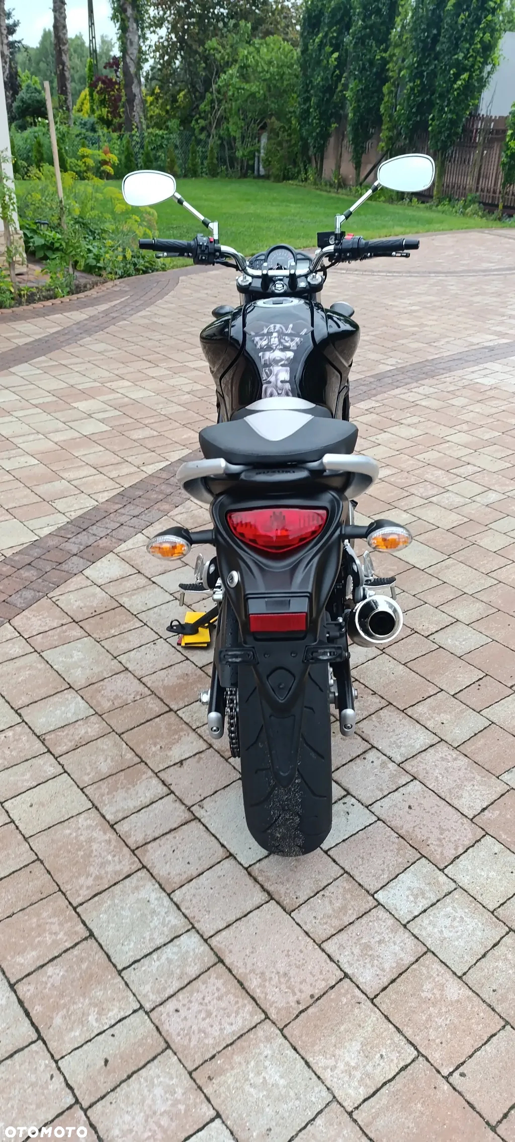 Suzuki GSR - 7