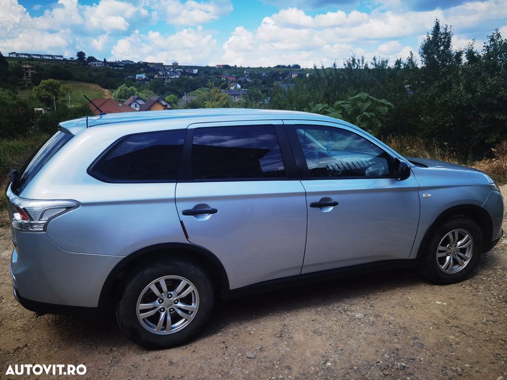 Mitsubishi Outlander - 1