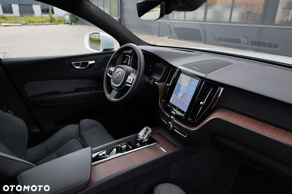 Volvo XC 60 T6 AWD Plug-In Hybrid Inscription - 24