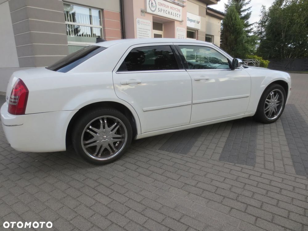 Chrysler 300C - 16