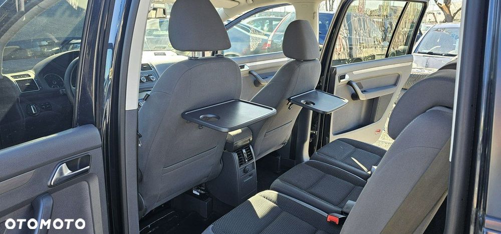 Volkswagen Touran - 28
