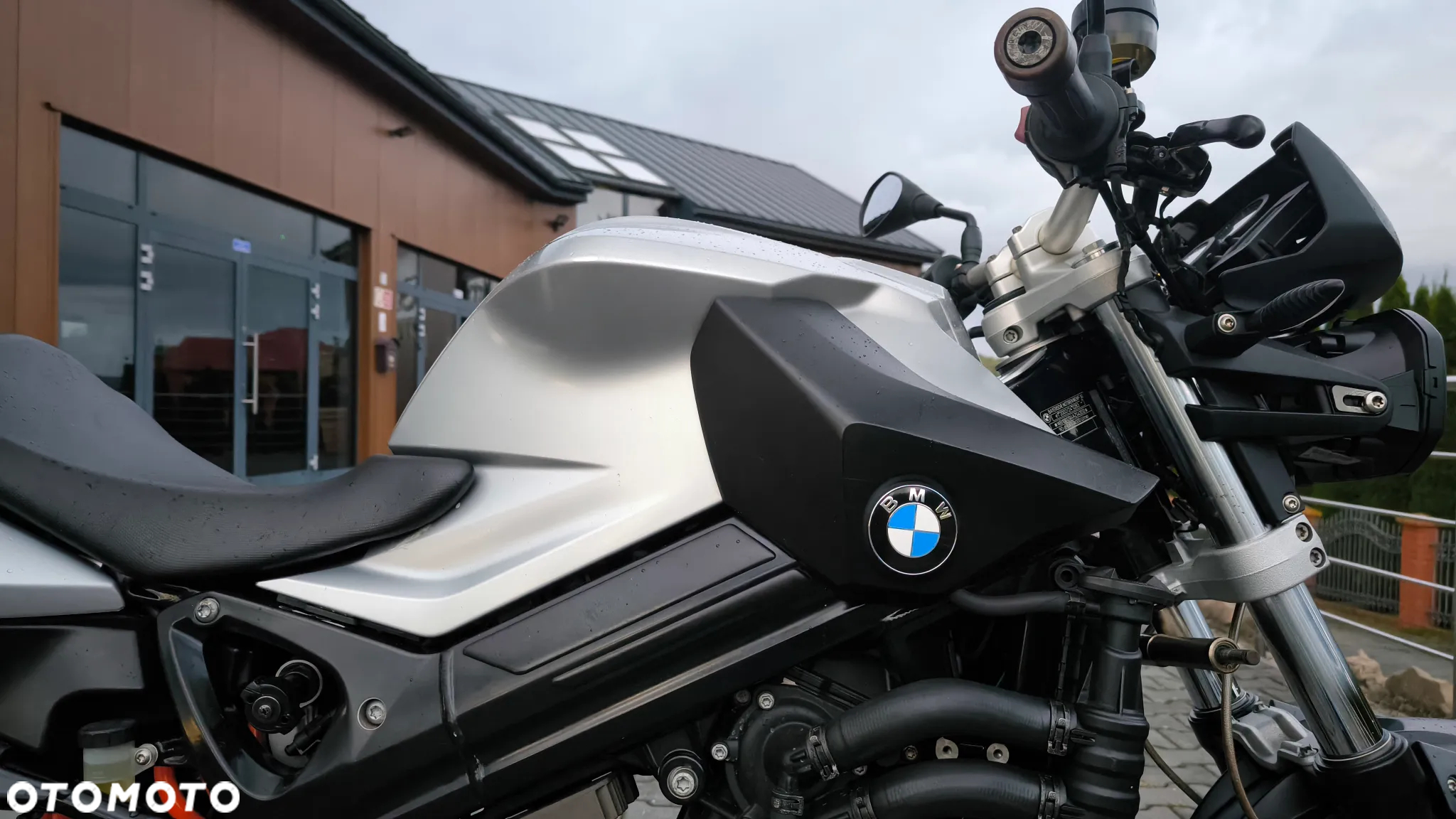 BMW F - 19