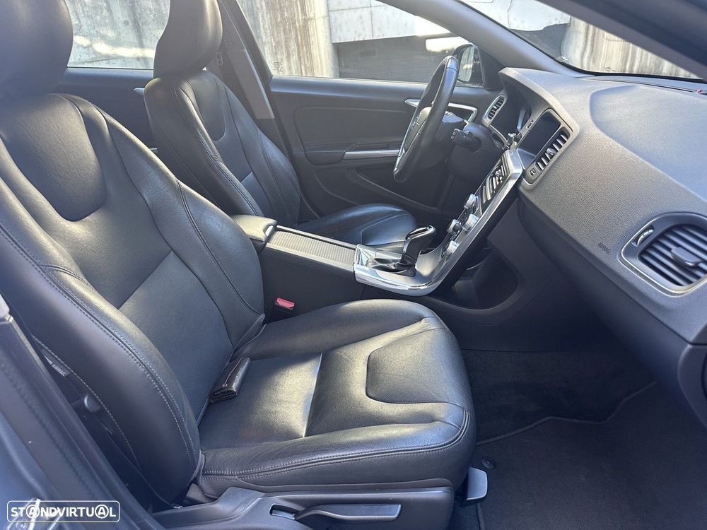 Volvo V60 Cross Country 2.0 D3 Pro Geartronic - 12