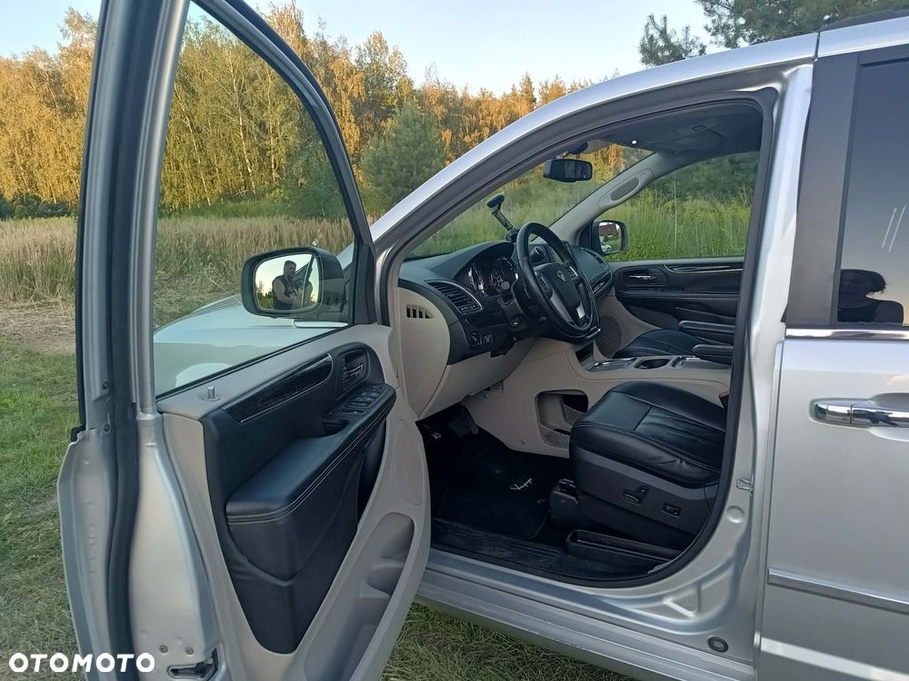 Lancia Voyager 2.8CRD Gold - 8