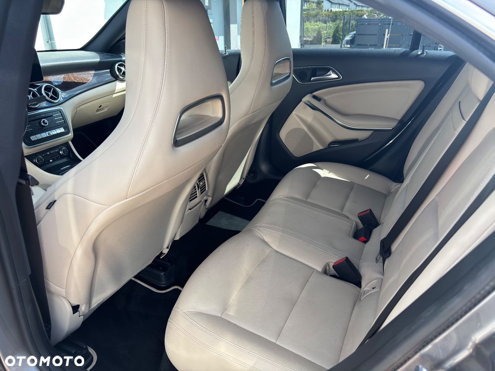 Mercedes-Benz CLA 250 7G-DCT UrbanStyle Edition - 10