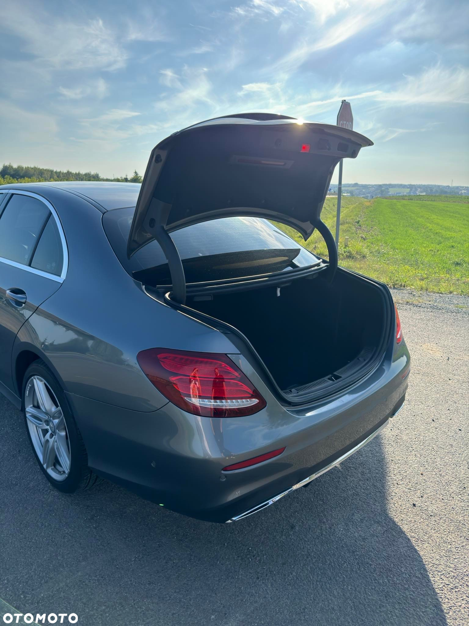 Mercedes-Benz Klasa E 220 d T 9G-TRONIC AMG Line - 9