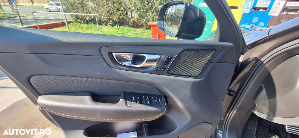 Volvo XC 60 T6 AWD Recharge Geartronic RDesign Expression - 9