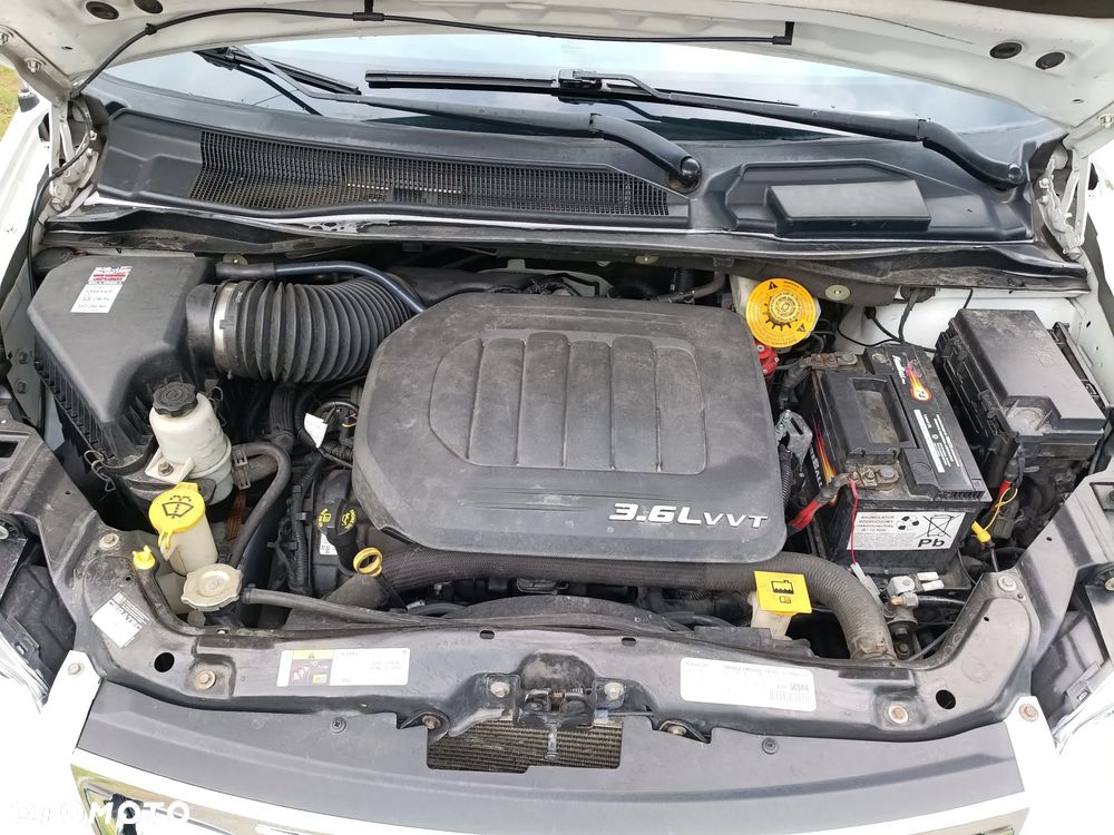 Chrysler Town & Country - 9