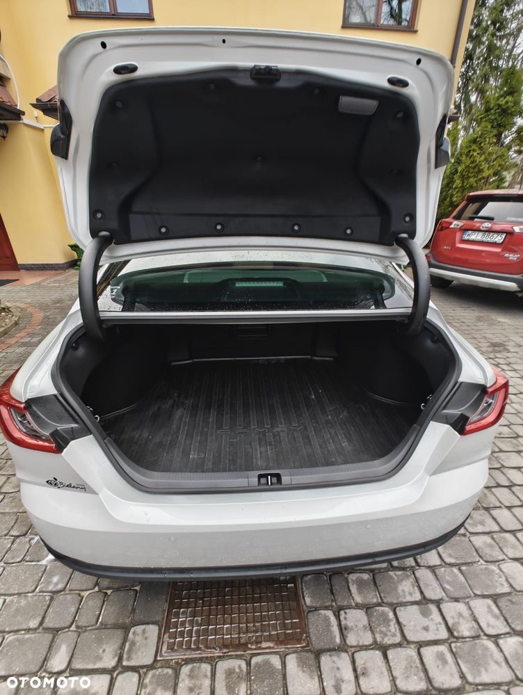 Toyota Camry 2.5 Hybrid Dynamic Force Executive e-CVT - 14