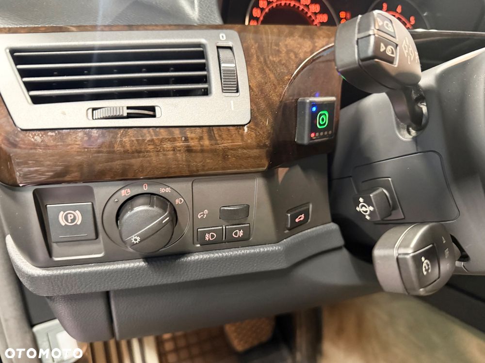 BMW Seria 7 745i - 25