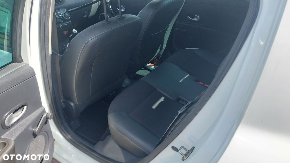 Renault Clio 1.2 16V 75 Night and Day - 12