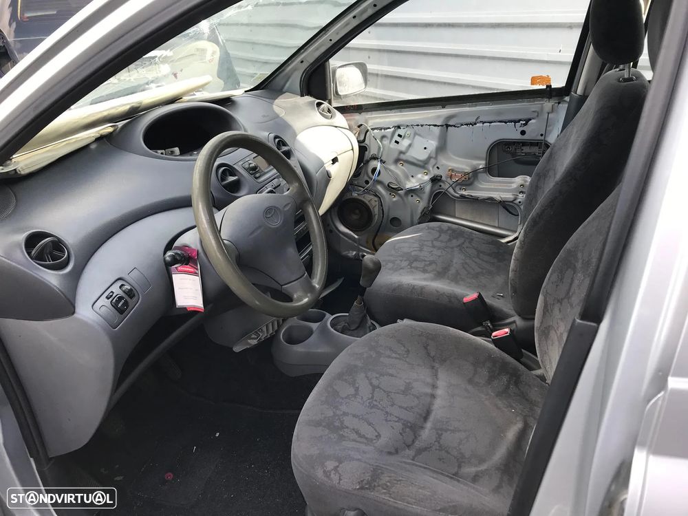 Toyota Yaris 1.0cc 5P 2000 - Para Peças - 6