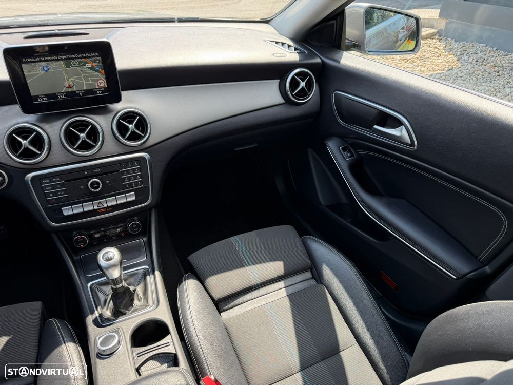 Mercedes-Benz CLA 180 d Shooting Brake Urban - 21