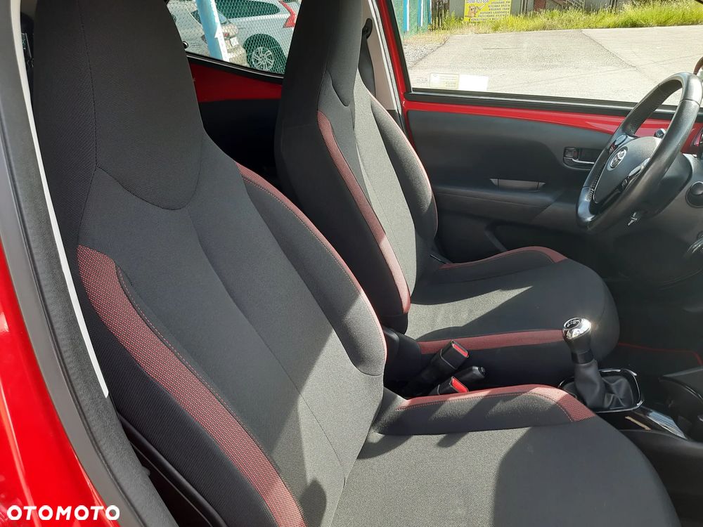 Toyota Aygo x-play touch - 17