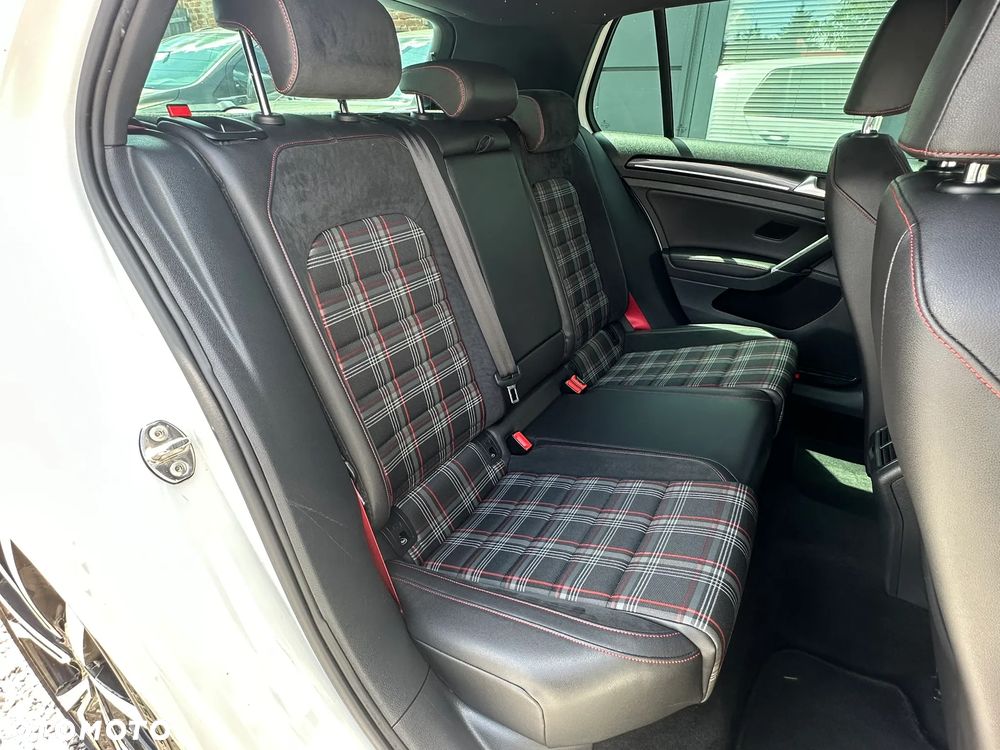 Volkswagen Golf GTI BlueMotion Technology DSG - 32