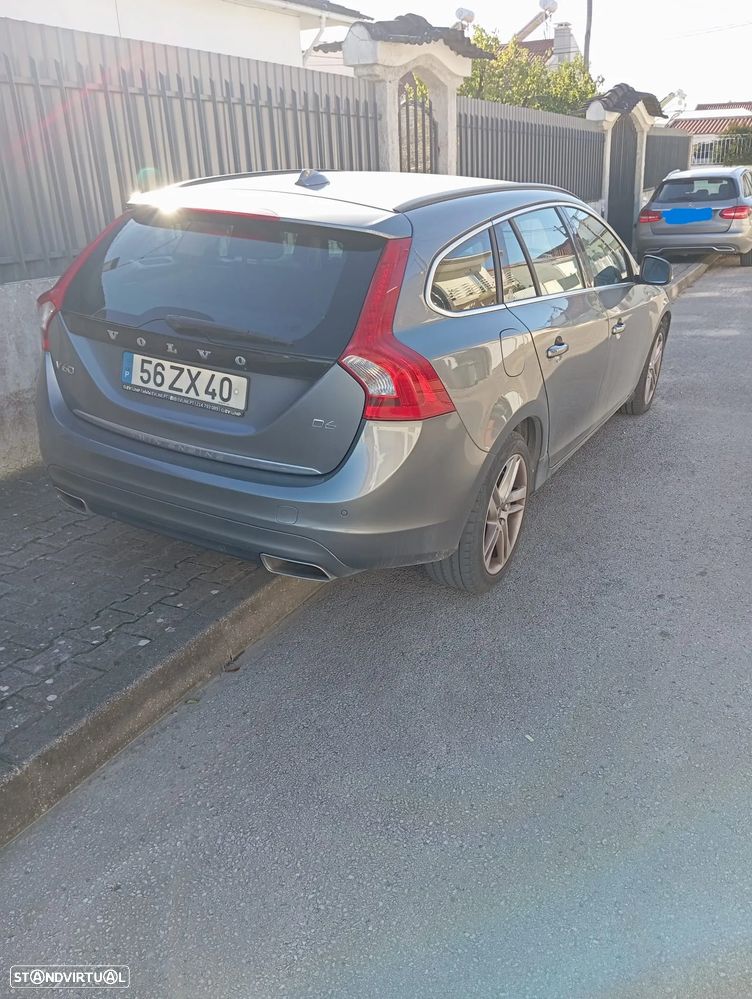 Volvo V60 D6 Plug-In-Hybrid AWD Geartronic Momentum - 2