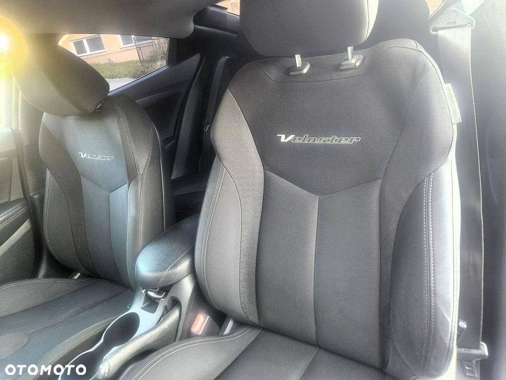 Hyundai Veloster - 24
