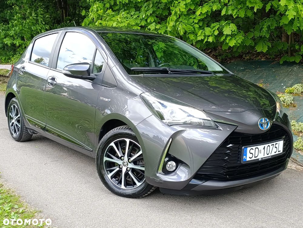 Toyota Yaris Hybrid 100 Premium - 2