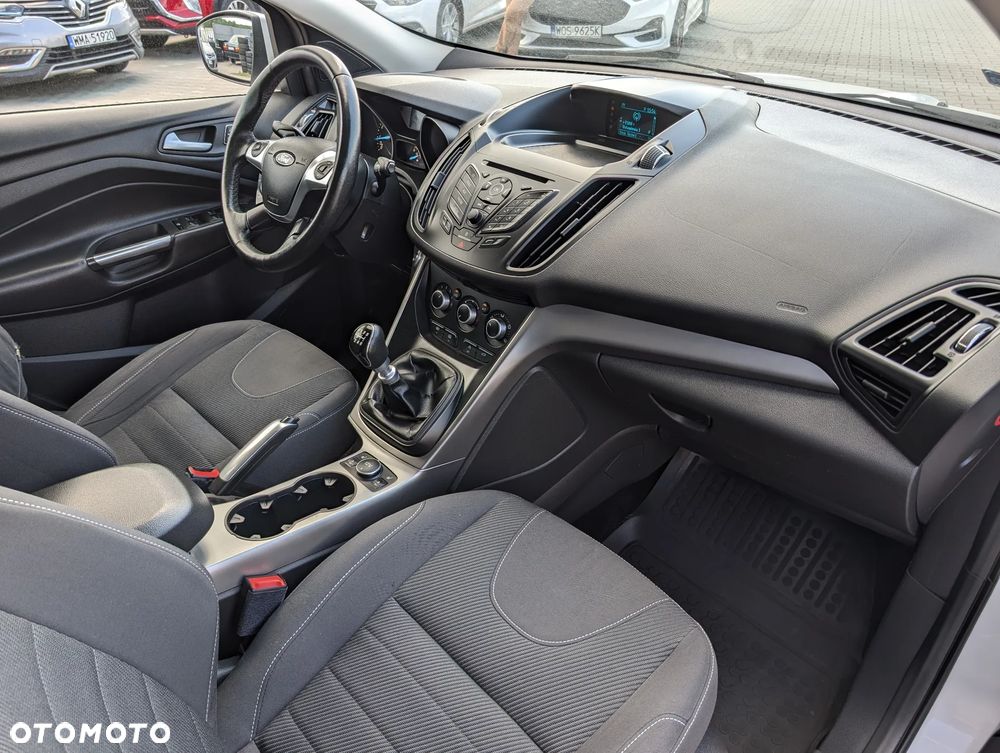 Ford Kuga 1.6 EcoBoost 2x4 Titanium - 35