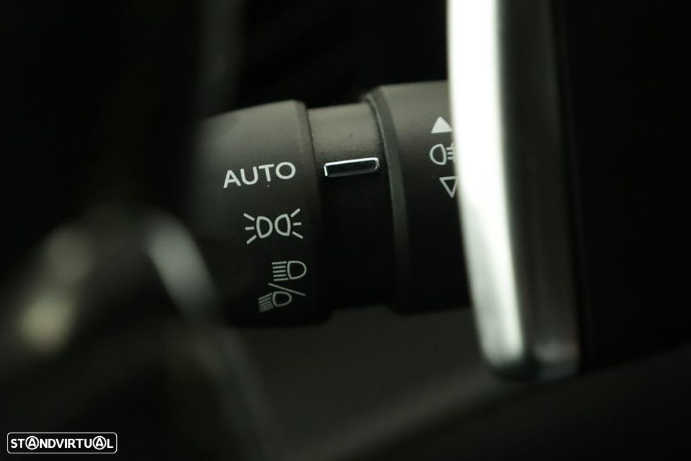 Peugeot 2008 1.2 PureTech Allure Pack EAT8 - 17