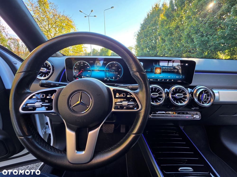 Mercedes-Benz GLB - 11