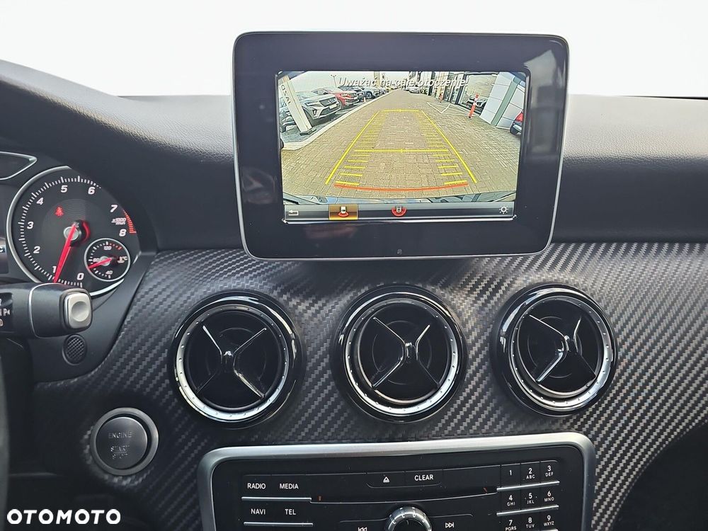 Mercedes-Benz GLA - 18