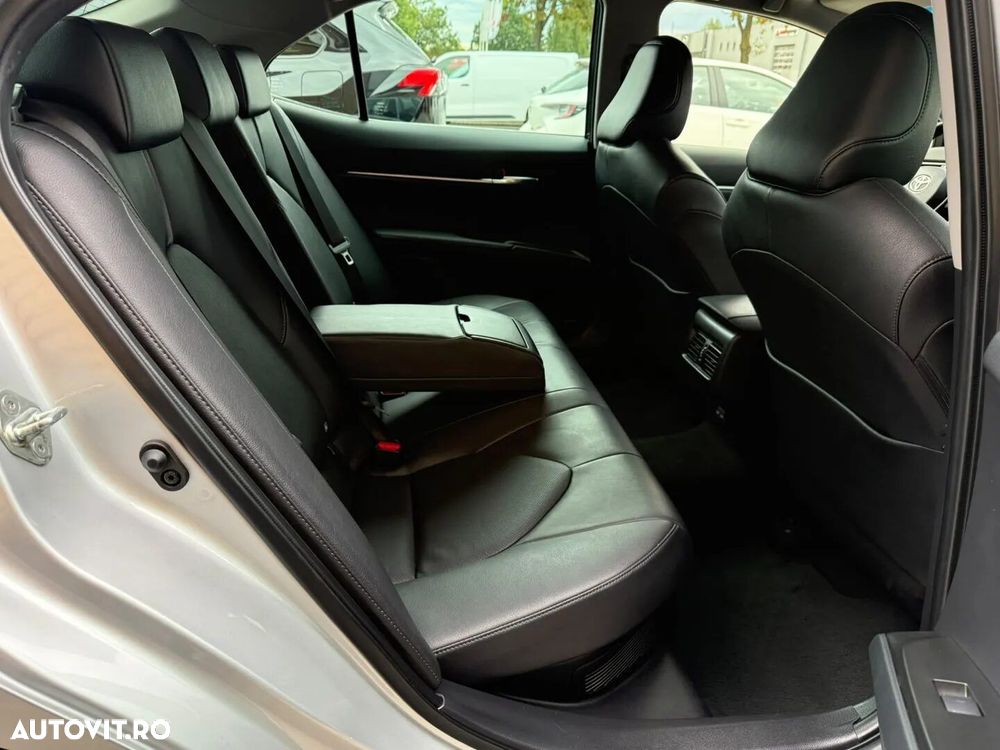 Toyota Camry - 16