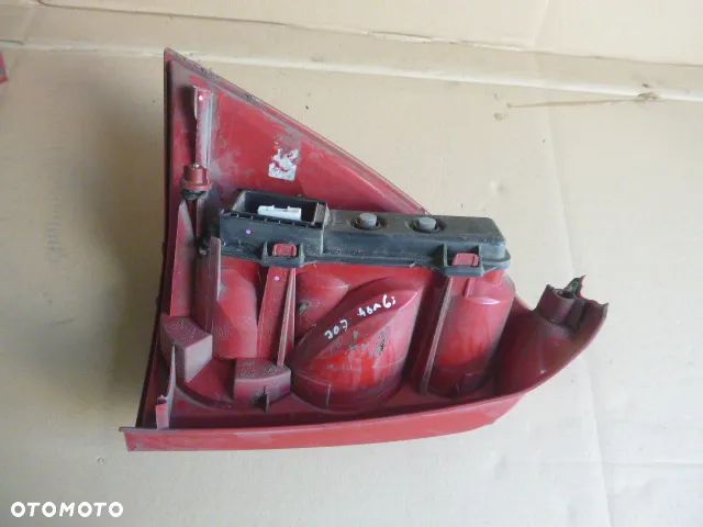 LAMPA PRAWY TYŁ PRAWA TYLNA PEUGEOT 307 KOMBI 01-05 - 11