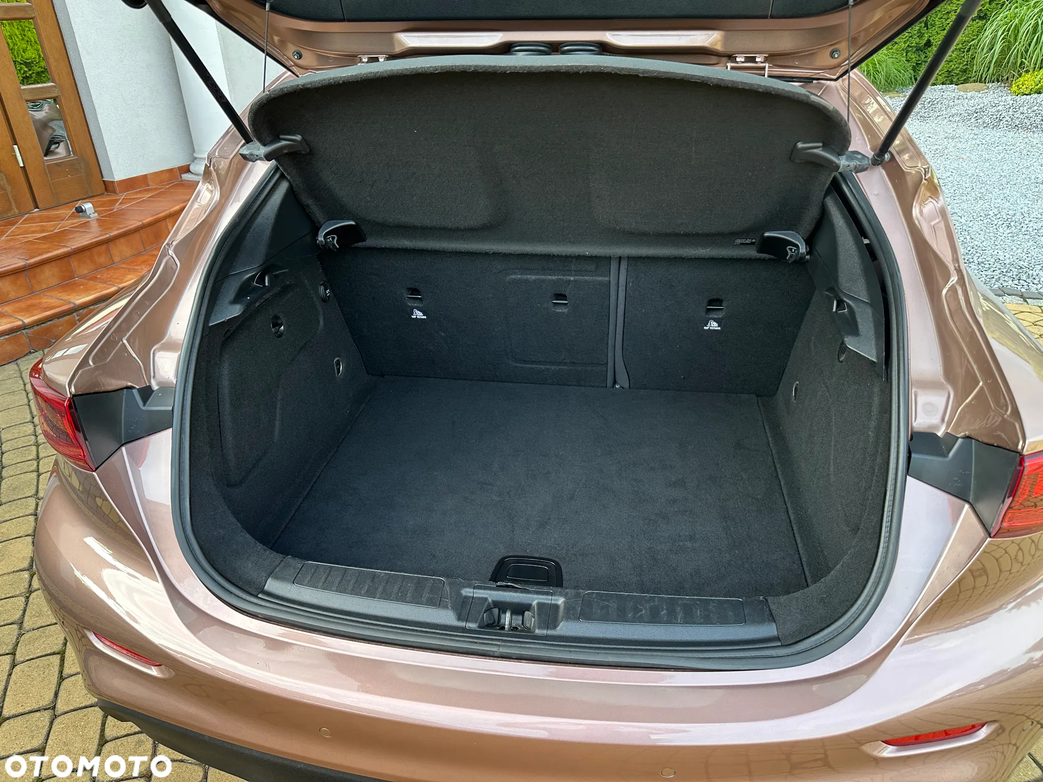Infiniti Q30 1.5d Premium Tech Cafe Teak - 16