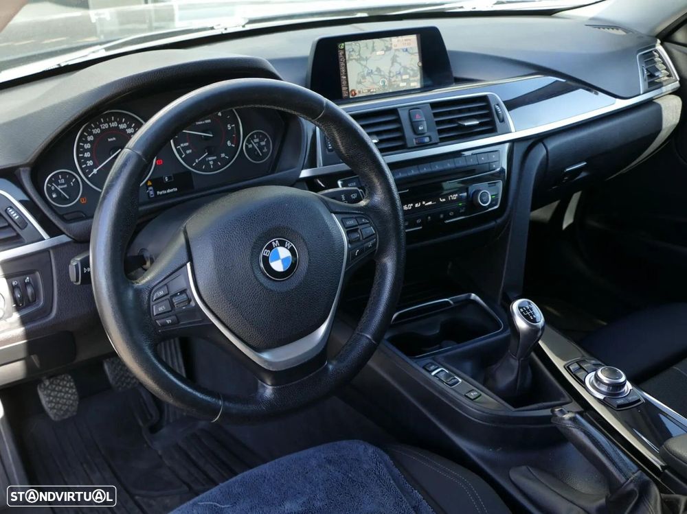 BMW 318 d Line Sport - 28