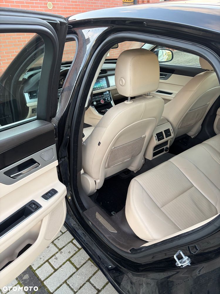 Jaguar XF 2.0 i4D Prestige - 6