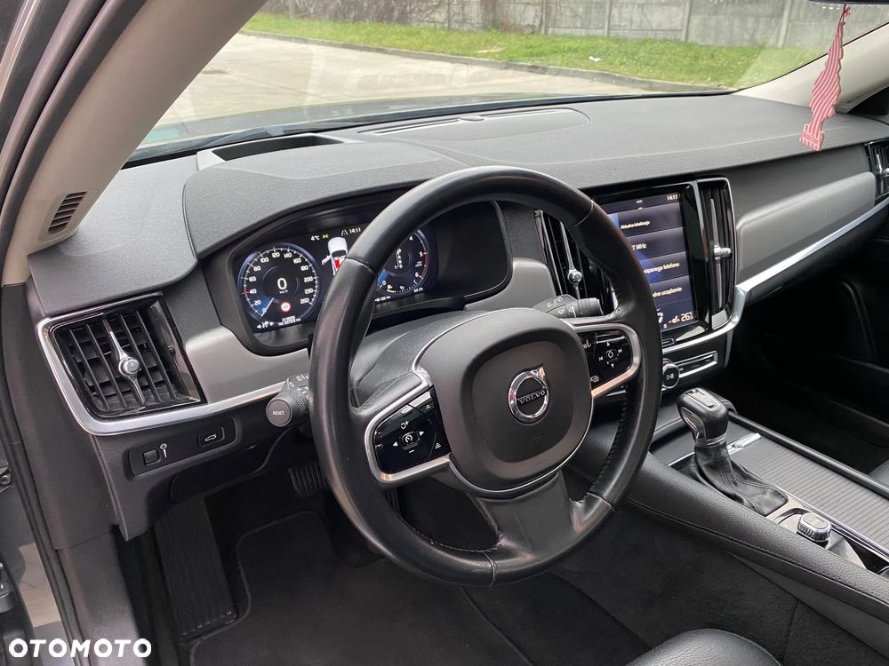 Volvo V90 D4 Momentum - 35