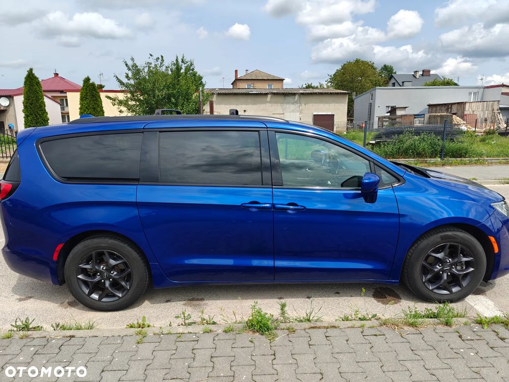 Chrysler Pacifica - 4