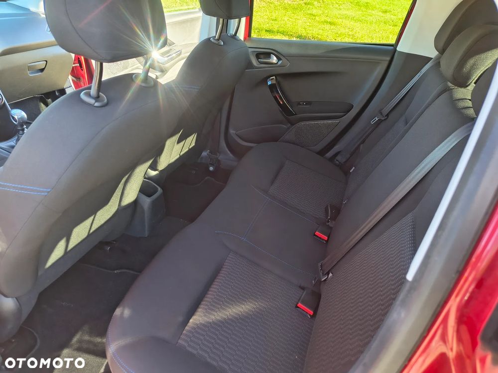 Peugeot 208 - 12