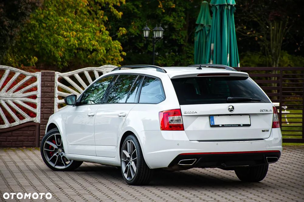 Skoda Octavia Combi 2.0 TDI DSG RS - 3
