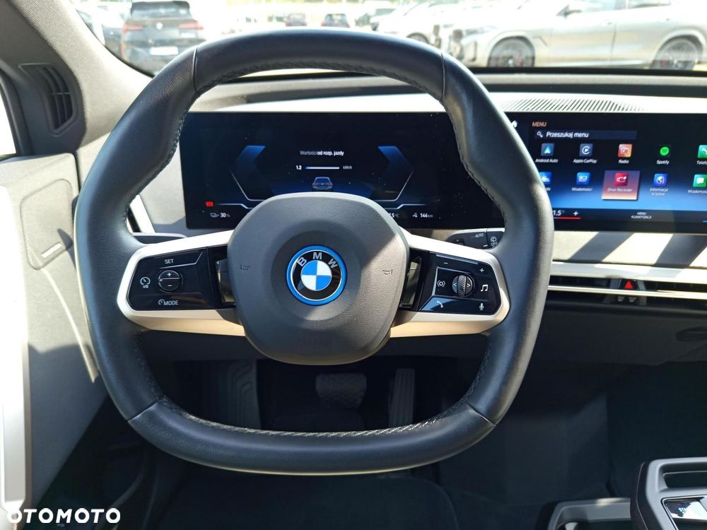 BMW iX - 12