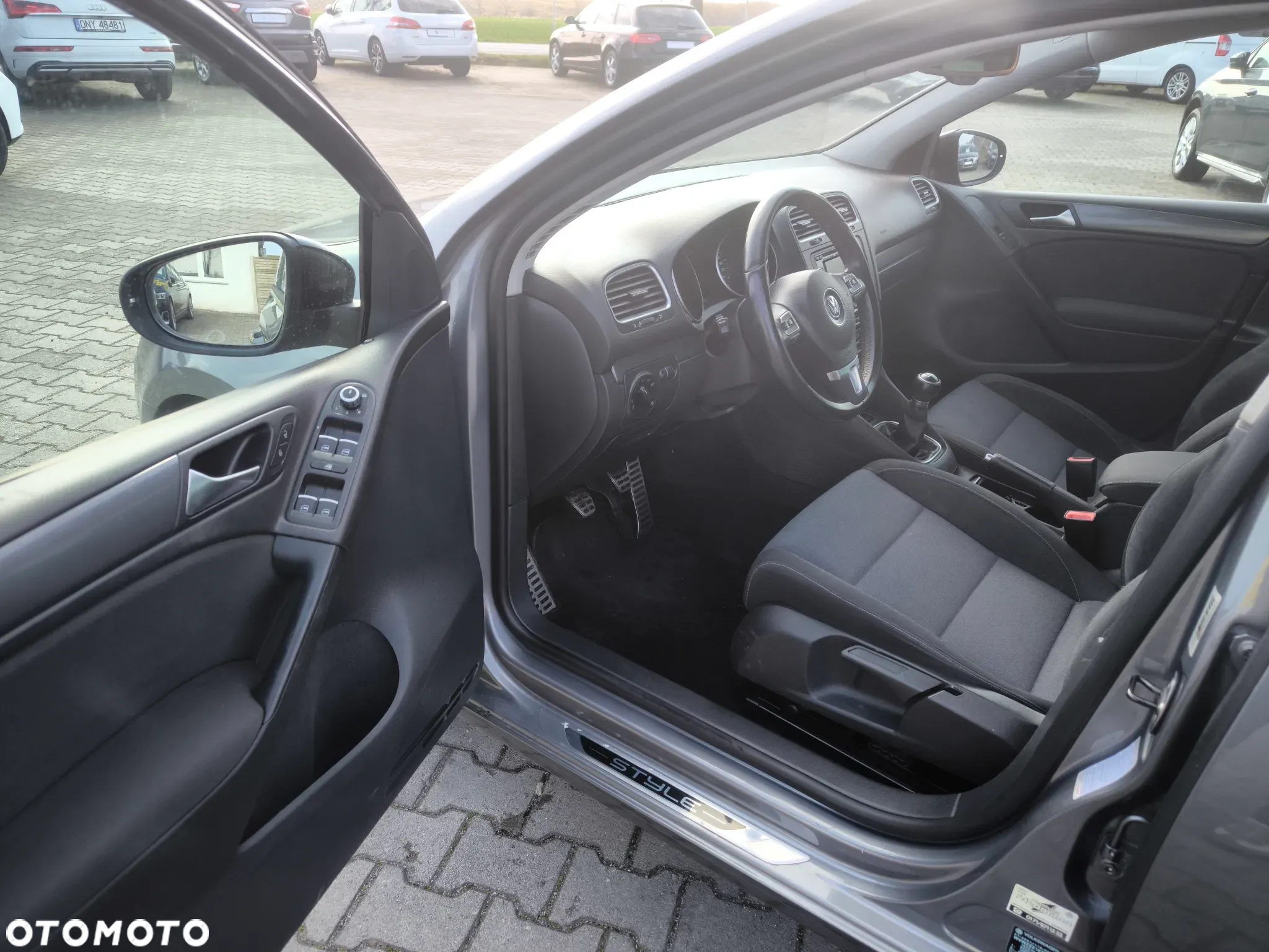 Volkswagen Golf 1.6 TDI DPF BlueMotion Technology Style - 15