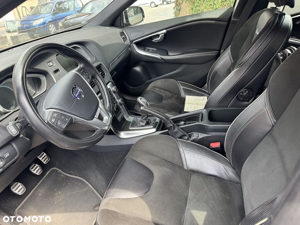 Volvo V40 D2 R-Design - 8