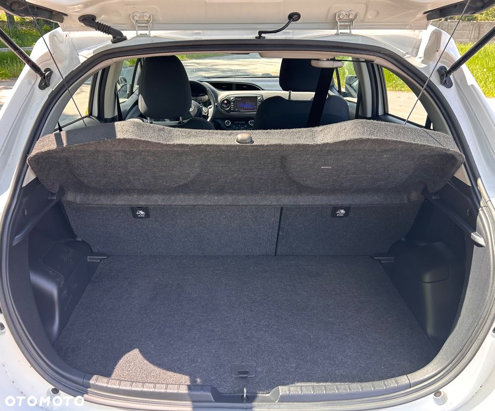Toyota Yaris Hybrid 100 Premium - 29