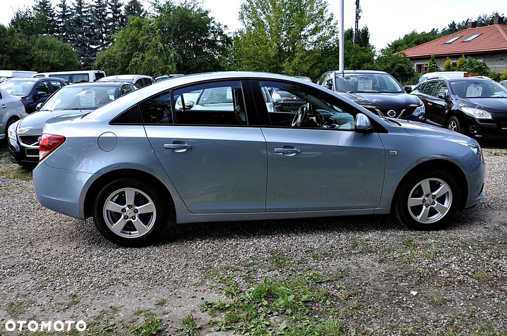 Chevrolet Cruze 1.6 LS+ - 12