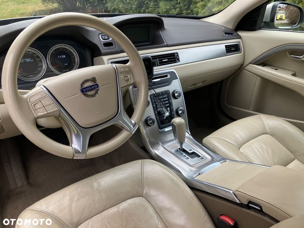 Volvo V70 D5 Momentum - 8