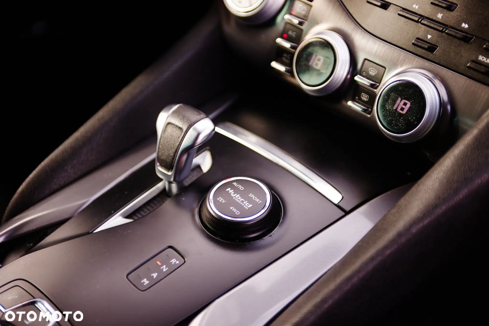 Citroën DS5 Hybrid4 EGS6 SportChic - 25