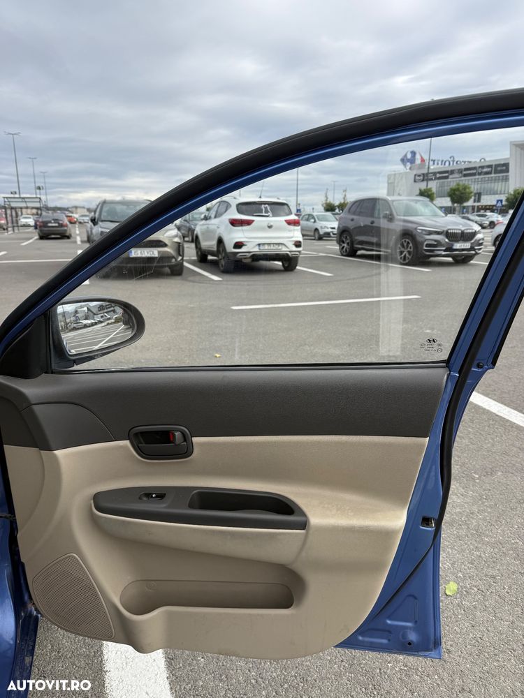 Hyundai Accent - 11